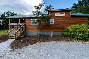 Cozy Cabin Close to Tryon and Lake Lure in Mill Spring, North Carolina