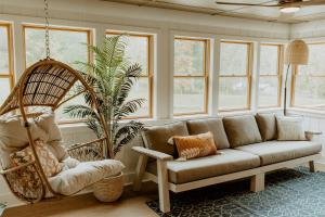 16 Guests | Ponds | Hot Tub | Game Room | Trails in Sarahsville