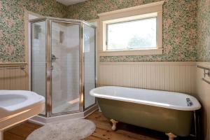 Secluded Cottge Rentl with Fireplce in Greenville, New York