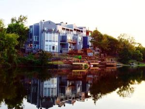 Luxury Waterfront Vacation Rental with a Boat Dock near Lake Texoma, Texas