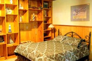 Rustic Waterfront Cottage Rental on Guadalupe River in Texas