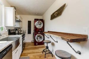 Modern, Rustic Farmhouse Vacation Rental with a Deck in Clarksville, Tennessee