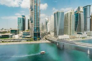 RH Mesmerizing Canal View, Luxe Vibes 2BR, Al Habtoor City