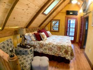 Magical Tree House Experience with a Private Hot Tub in Shenandoah Valley, Virginia