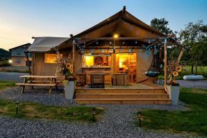 Beautiful Secluded Tented Cabin with Fire Pit in Sevierville, Tennessee