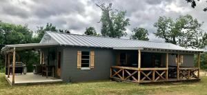 Creekside Cabin in Llano Ideal for a Weekend Getaway in Texas Hill Country - Ubytování bez kategorie ve městě Llano