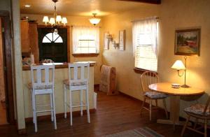 Sweet Cabin Rental for Family-Friendly Getaway near New Braunfels, Texas