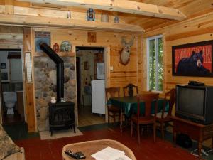 Secluded Camping Cabin near Flambeau River State Forest, Wisconsin
