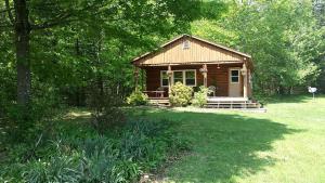 Charming Cabin Rental with Private Front Deck near Bangor, Maine