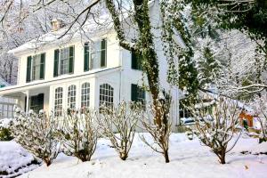 Idyllic Cottage Getaway on a Country Estate in Chester Springs, Pennsylvania