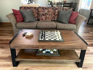 Charming Cabin Rental with Mountain Views in Packwood, Washington