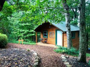 Woodland Log Cabin Rental in the Foothills of the Blue Ridge Mountains, Georgia