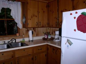 Cozy Cottage Rental with Lovely Beach Views on Halfmoon Lake, New Hampshire