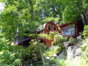 Secluded Cabin with Waterfall Views in the Cherokee National Forest, Tennessee