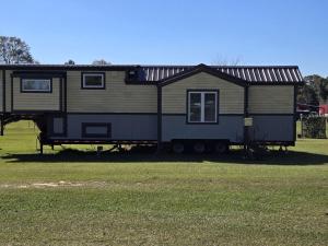Gorgeous, Fully-Equipped Tiny House Rental for Glamping Escapes in Georgia