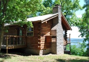 Luxury Cabin Rentals with Panoramic Views near Eureka Springs, Arkansas