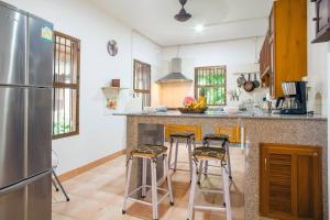 Villa with private pool and mountain views