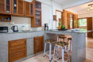 Villa with private pool and mountain views