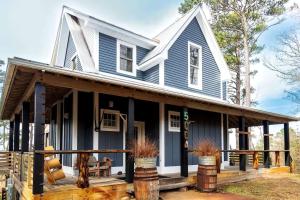 Beautifully-Decorated Soundfront Rental with a Balcony in Kitty Hawk, North Carolina