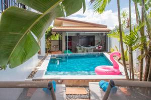 150 m from a paradise beach 3 bedrooms pool