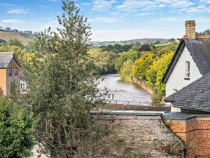 3 bed in Brecon BN304