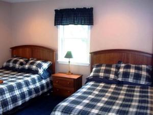 Double Room for a Weekend Getaway Overlooking New River in Grayson County, Virginia