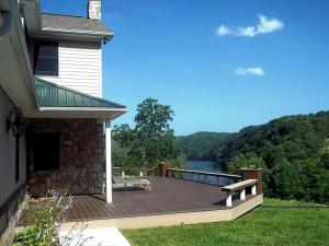 Double Room for a Weekend Getaway Overlooking New River in Grayson County, Virginia