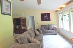 Peaceful Family Cabin on Beautiful Property, Plenty of Hiking and Fishing, 20 minutes from the coast, bordering Siuslaw National Forest, Oregon