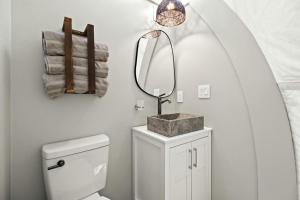 Outstanding Chic Dome with Private Deck in North Carolina