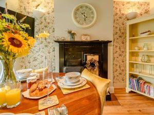 2 Bed in Milford Haven 88529