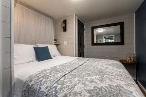 Tiny House Cabin in Marion, IL