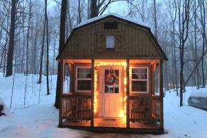 Snug Tiny House Getaway in Elton for Vacations near the Wolf River, Wisconsin