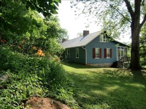 Inviting Cottage Rental on a Private Farm in Rileyville, Virginia