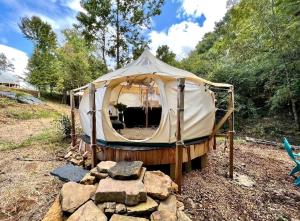 Secluded Bell Tent with Outdoor Shower and Deck in Alabama