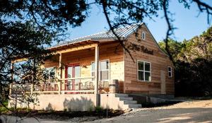 Wonderful Open-Plan Cottage for a Fantastic Family Retreat to Texas Hill Country near Dripping Springs, Texas - Ubytování bez kategorie ve městě Hammetts Crossing