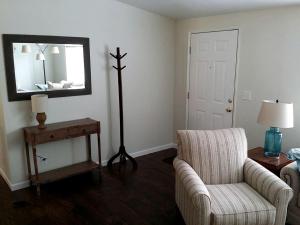 Modern Family-Friendly Ranch Cabin Rental with Outdoor Hot Tub near Medford