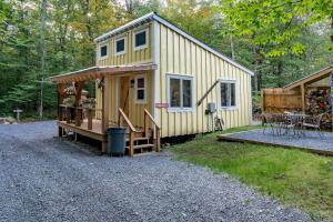Pet Friendly Glamping in a Vintage Hay Wagon to Discover the Adirondacks