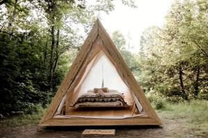 Idyllic Safari Tent with Sauna and Amazing Views in North Woodstock, New Hampshire