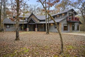 Stunning Cabin with Games Perfect for Families in Broken Bow, Oklahoma