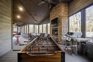 Stunning Cabin with Games Perfect for Families in Broken Bow, Oklahoma