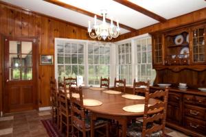 Riverfront Vacation Rental with a Pool and Tennis Court near Brunswick, Georgia