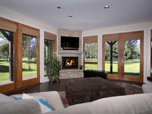 Spectacular Family Vacation Home with Fishing Pond Near Aspen, Colorado