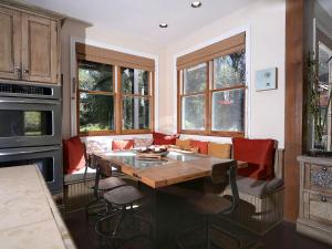 Spectacular Family Vacation Home with Fishing Pond Near Aspen, Colorado