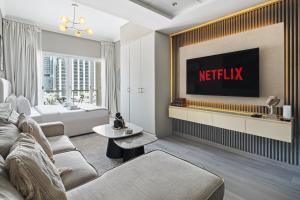 Chic JLT Studio Lake View Metro 5min Marina