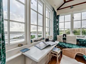 3 Bed in Freshwater East 42105