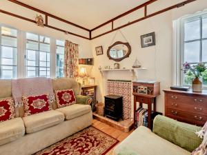 3 Bed in Freshwater East 42105