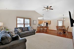 Lakefront Cottage Fully Equipped with Excellent Location in Saint Croix Falls, Wisconsin