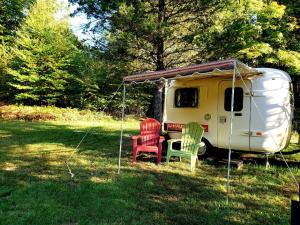 Unique Caravan for Vintage Glamping Experience in Pine Bush, New York
