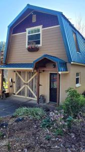 Unique Vacation Cottage in the Cascade Mountains near Oregon State University