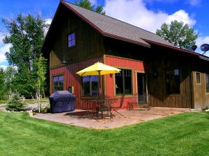 Western Ranch Cabin Getaway on the Big Hole River in Montana